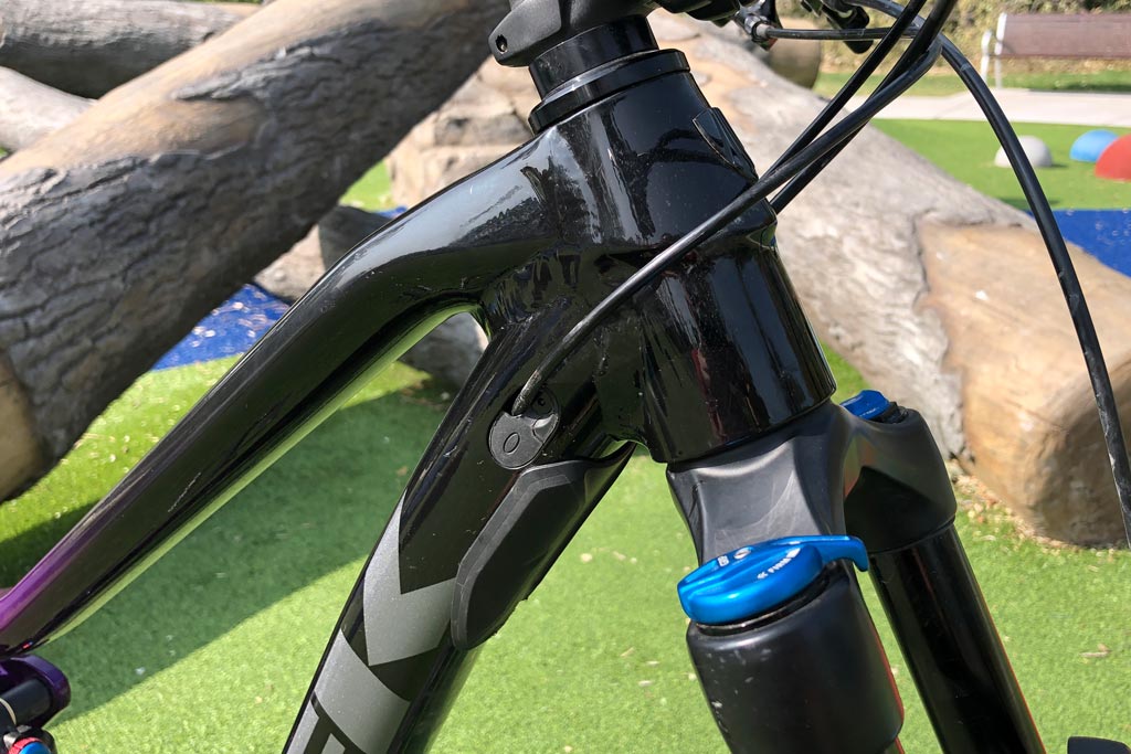Internal cable routing on the Trek Fuel EX 8