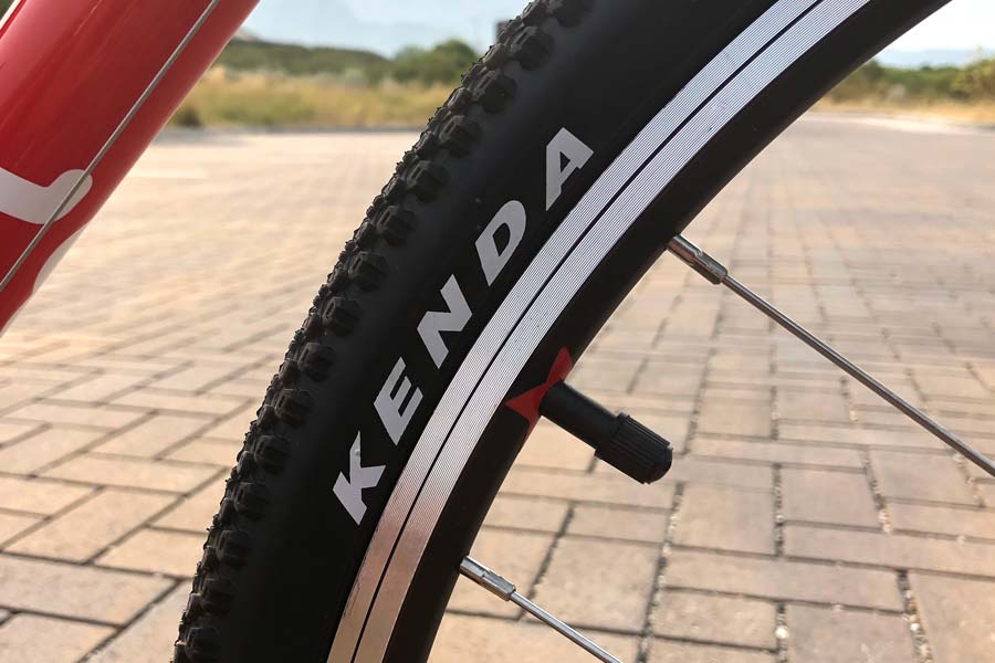 Side view of Kenda tire on the Woom 5