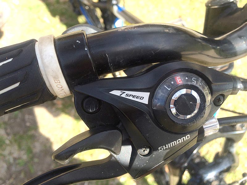 How to sell used kids mountain bikes - shifter detail