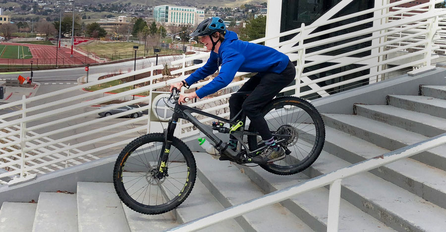 Oakley DRT5 MTB Helmet in action on campus